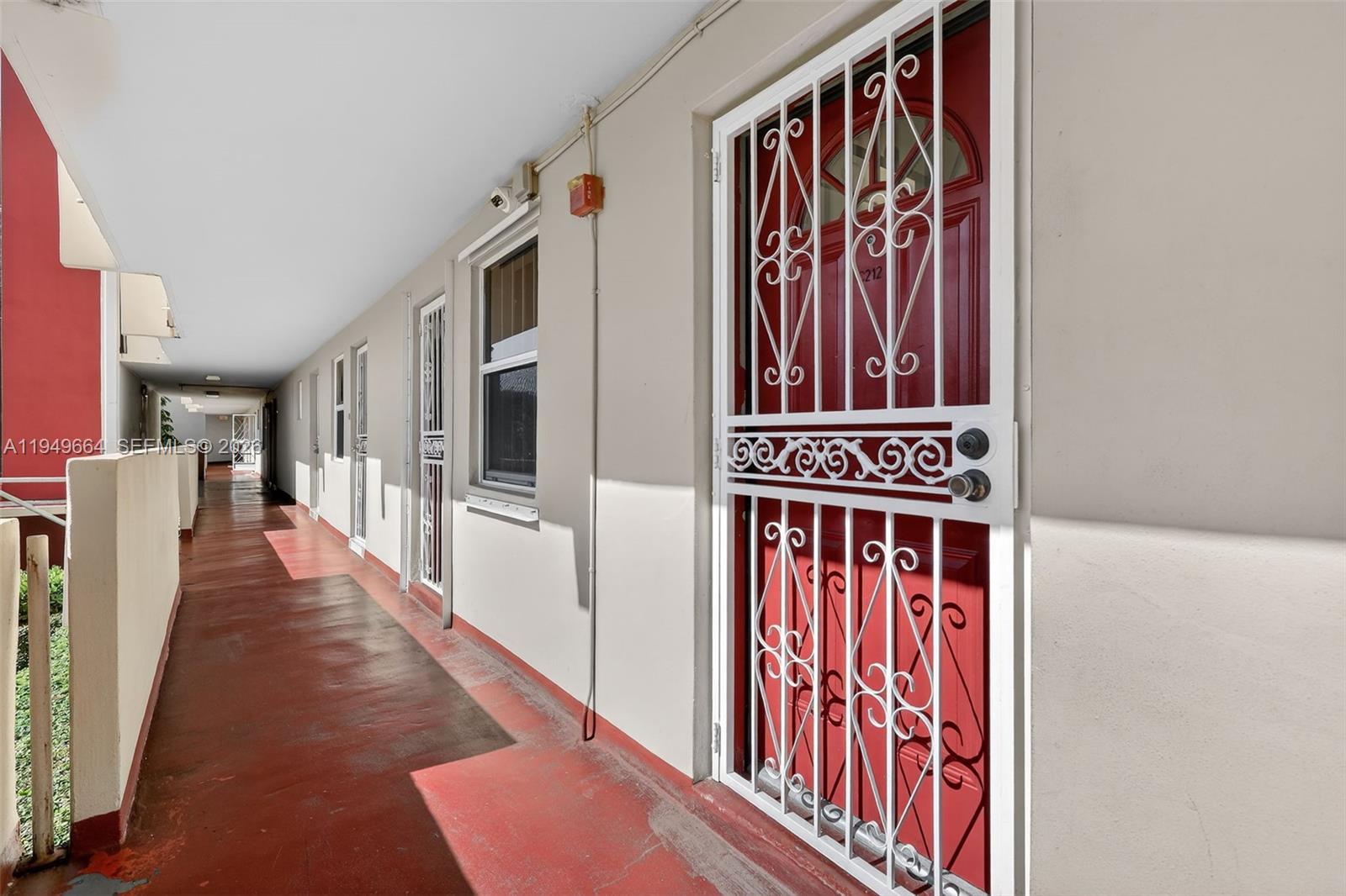 Ver detalles C212 1 / 2 898 sq. ft. $ 2026-02-26 0 foto