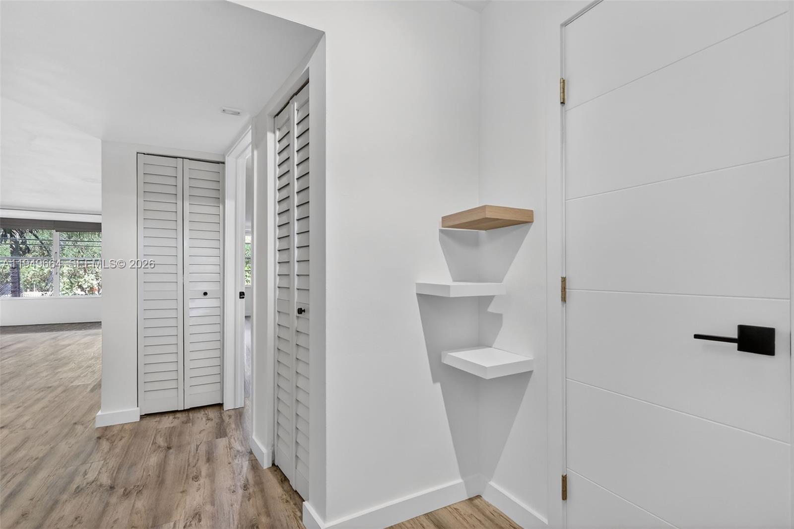 Ver detalles C212 1 / 2 898 sq. ft. $ 2026-02-26 0 foto
