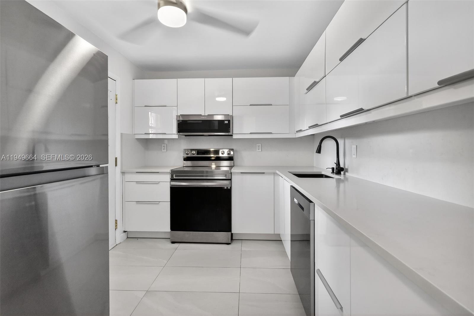 Ver detalles C212 1 / 2 898 sq. ft. $ 2026-02-26 0 foto