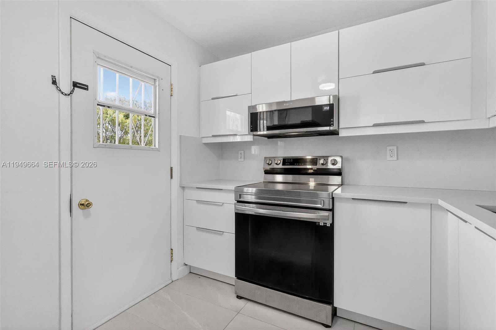 Ver detalles C212 1 / 2 898 sq. ft. $ 2026-02-26 0 foto