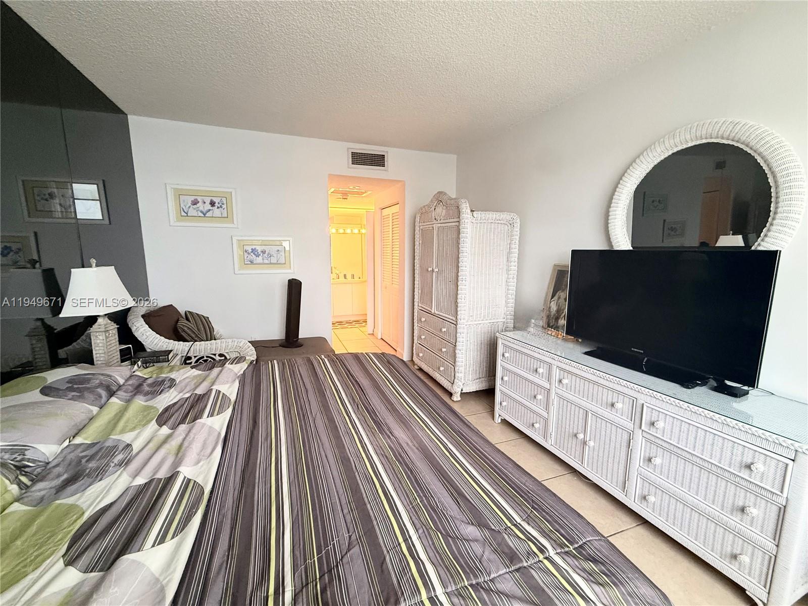 Ver detalles 802 1 / 2 762 sq. ft. $ 2026-01-21 0 foto