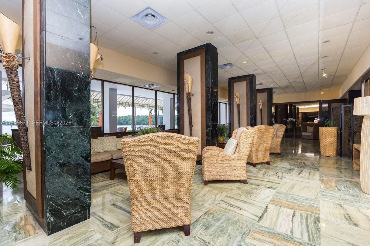 Ver detalles 802 1 / 2 762 sq. ft. $ 2026-01-21 0 foto