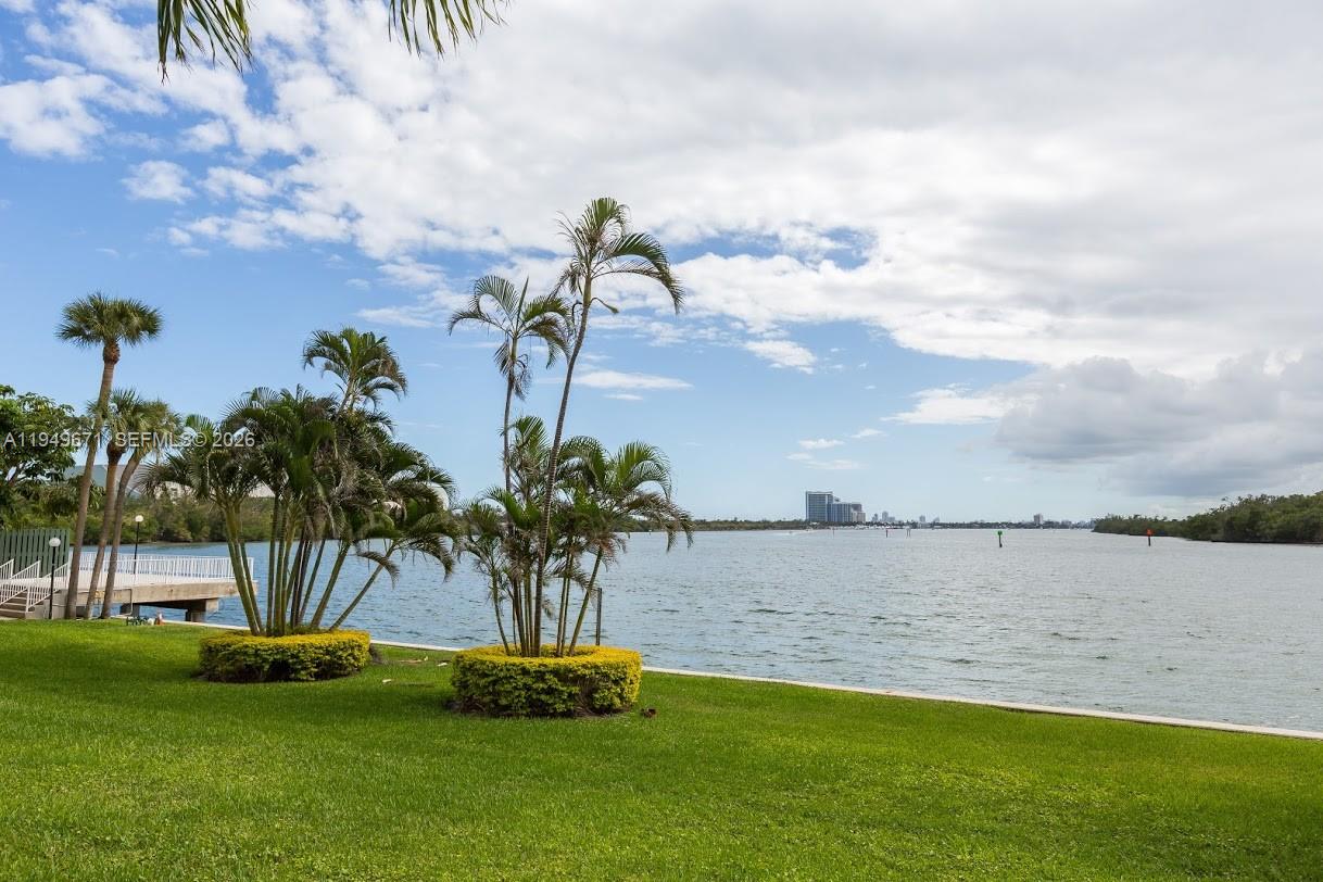 Ver detalles 802 1 / 2 762 sq. ft. $ 2026-01-21 0 foto