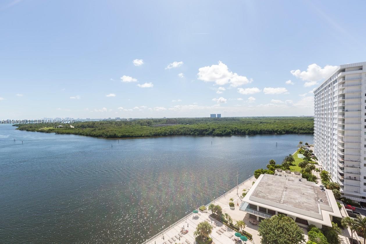 Ver detalles 802 1 / 2 762 sq. ft. $ 2026-01-21 0 foto