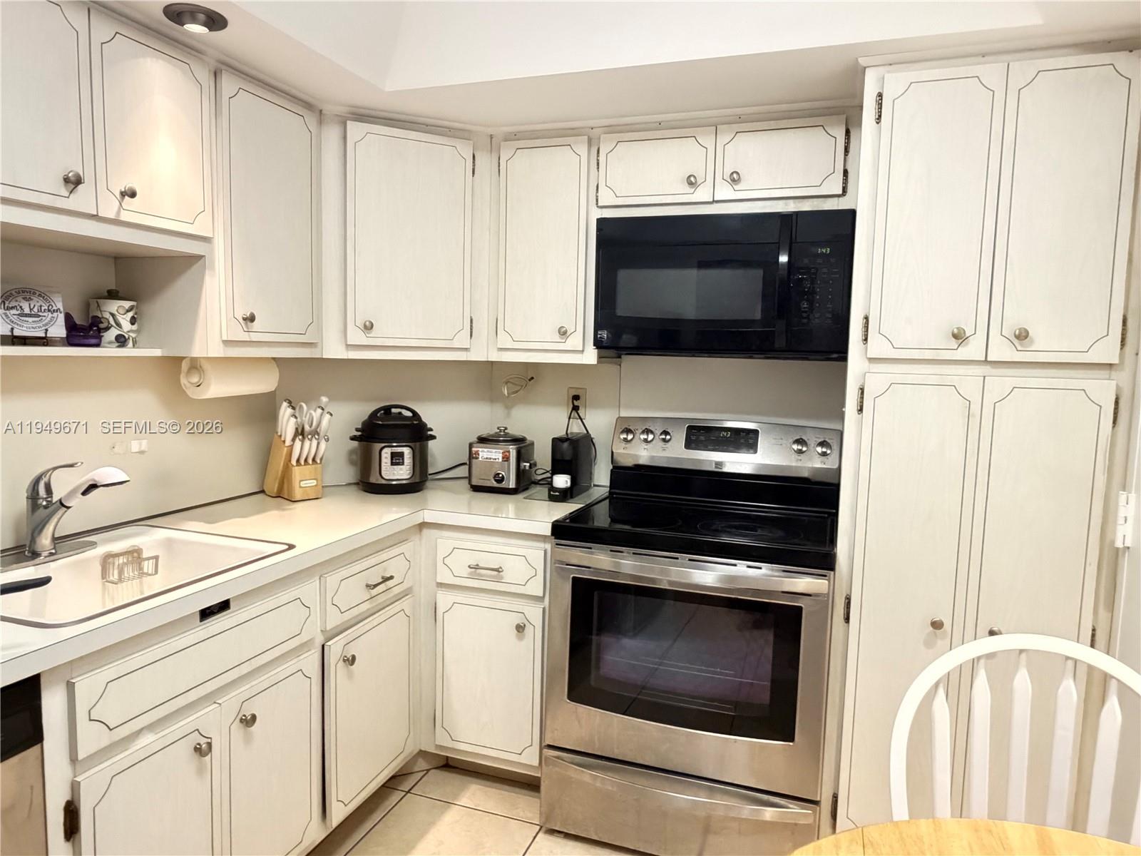 Ver detalles 802 1 / 2 762 sq. ft. $ 2026-01-21 0 foto