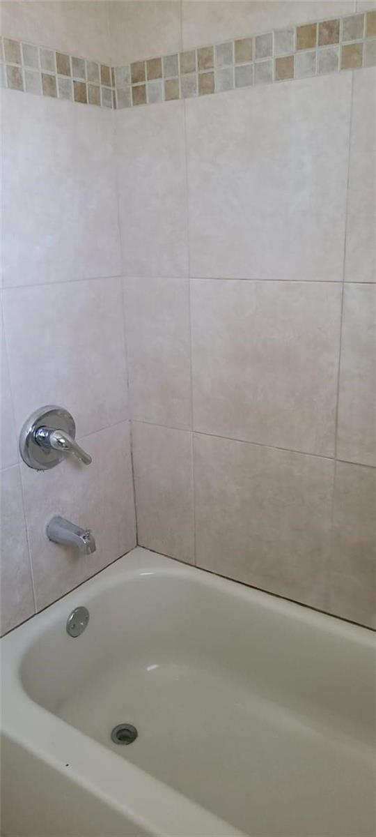 Ver detalles / 0 1943 sq. ft. $ 2026-06-21 0 foto