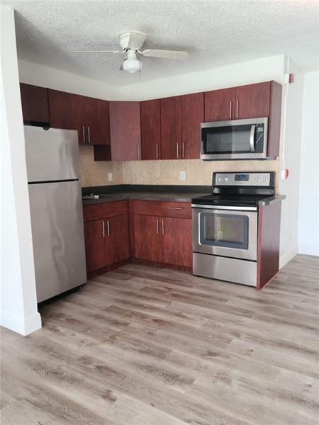 Ver detalles / 0 1943 sq. ft. $ 2026-06-21 0 foto