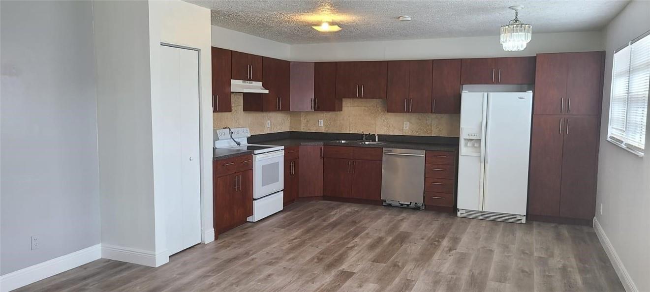 Ver detalles / 0 1943 sq. ft. $ 2026-06-21 0 foto