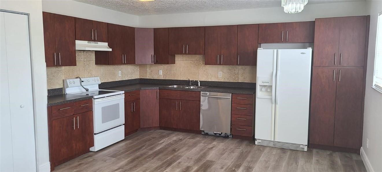 Ver detalles / 0 1943 sq. ft. $ 2026-06-21 0 foto