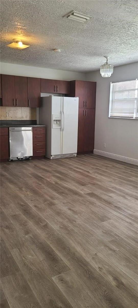 Ver detalles / 0 1943 sq. ft. $ 2026-06-21 0 foto