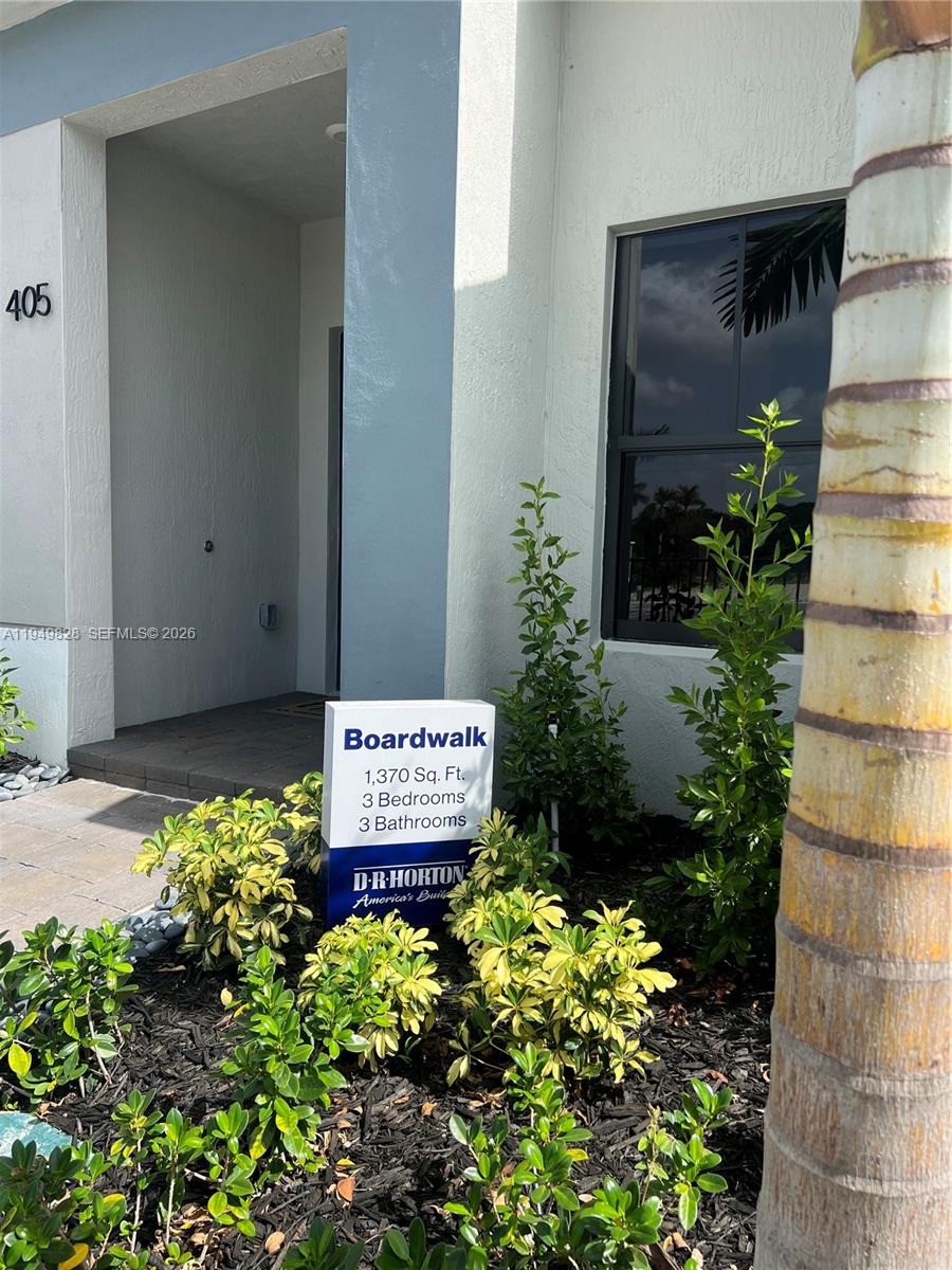 Ver detalles 417 3 / 3 1376 sq. ft. $ 2026-06-11 0 foto