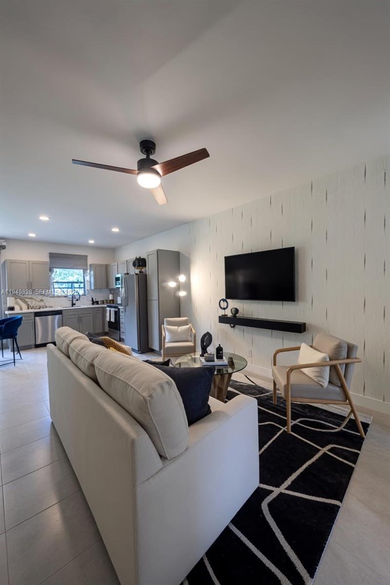 See details 417 3 / 3 1376 sq. ft. $ 2026-06-11 0 Photo