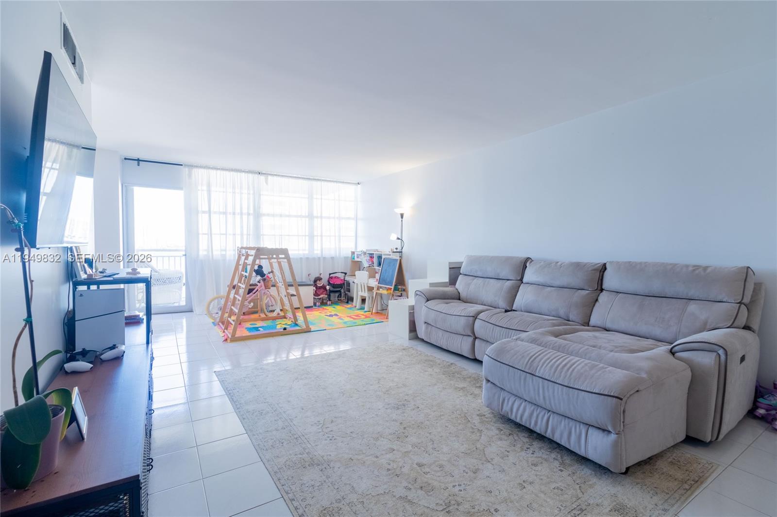 1115 1 / 2 943 sq. ft. $ 2026-01-21 0 Photo