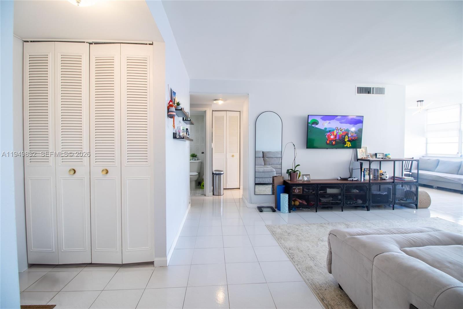 1115 1 / 2 943 sq. ft. $ 2026-01-21 0 Photo