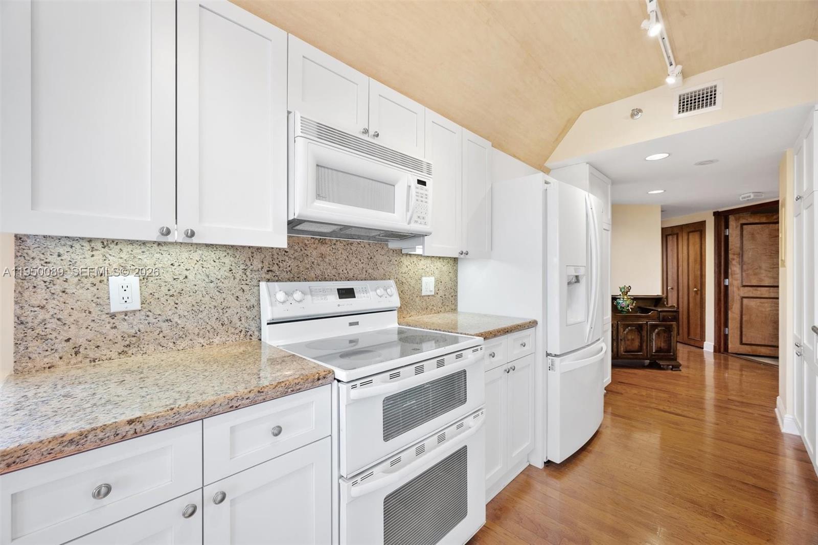 803 3 / 3 1840 sq. ft. $ 2026-01-21 0 Photo