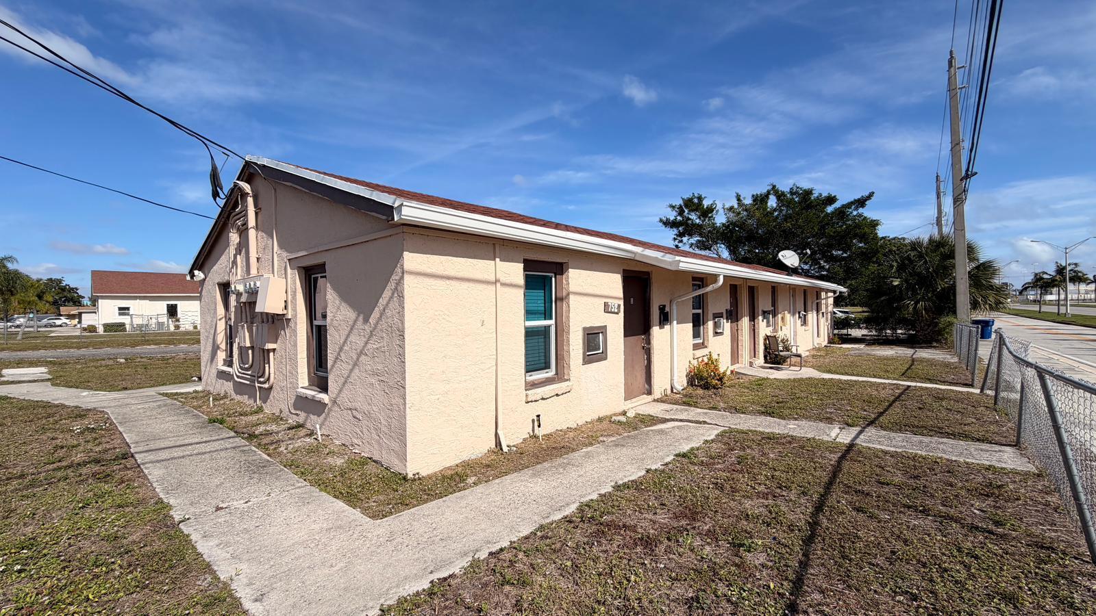 1-5  / 5 1944 sq. ft. $ 2026-05-18 0 foto