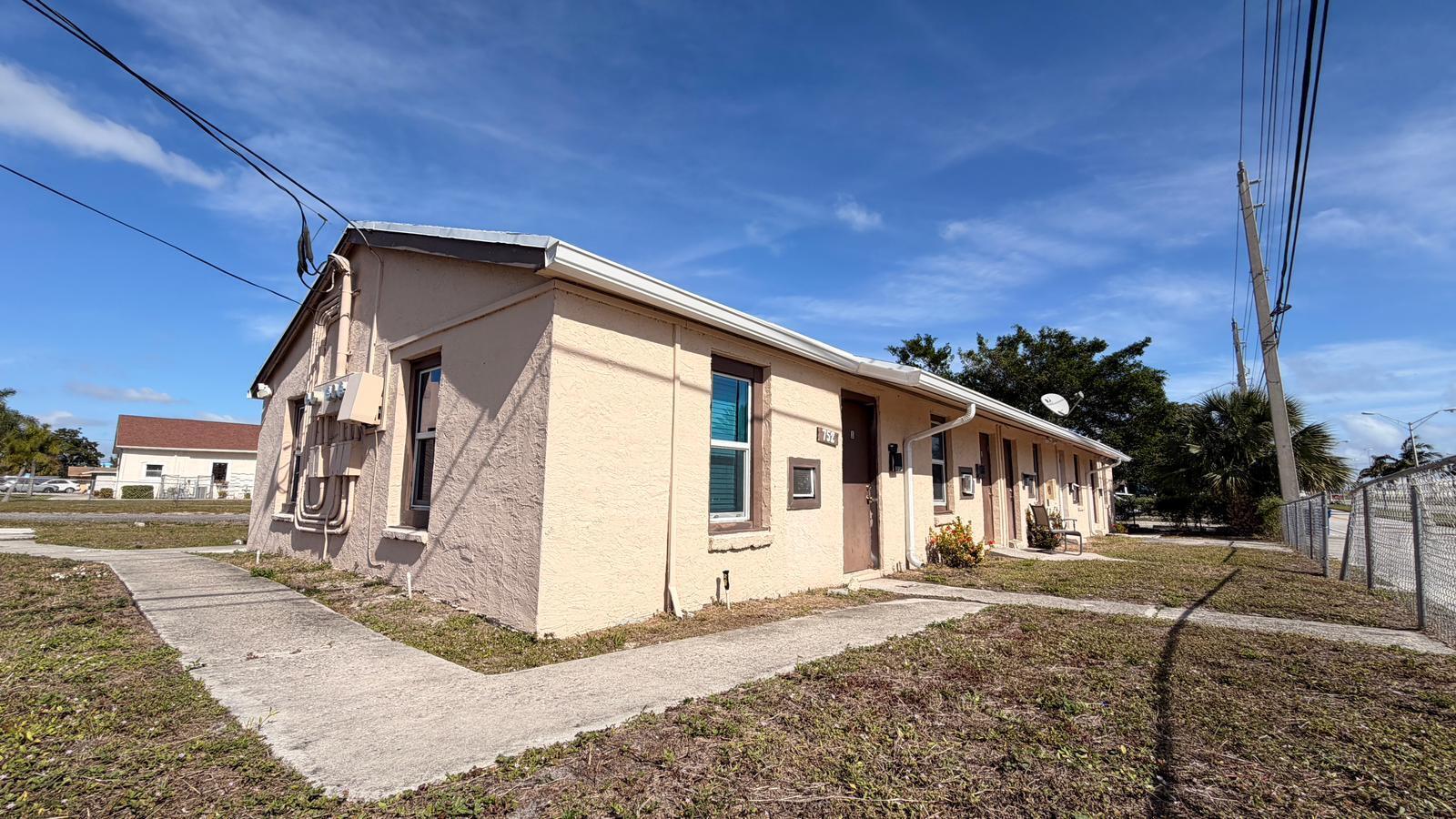 1-5  / 5 1944 sq. ft. $ 2026-05-18 0 foto