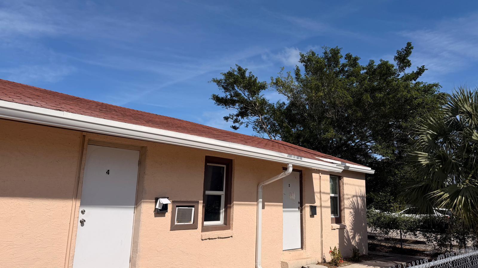 1-5  / 5 1944 sq. ft. $ 2026-05-18 0 foto