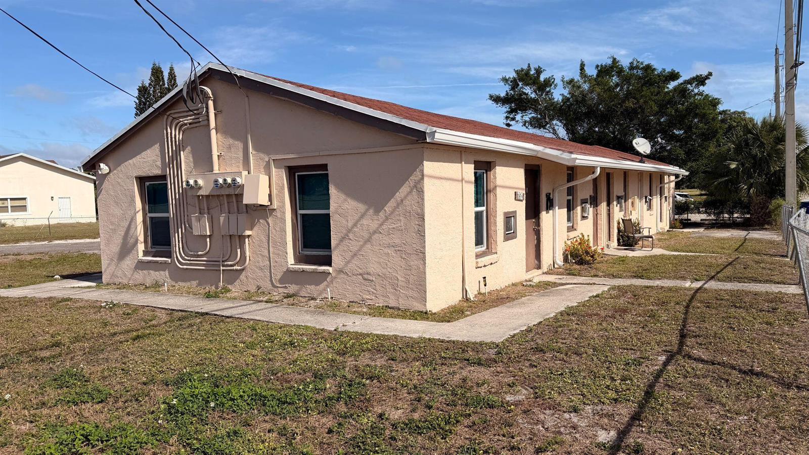 1-5  / 5 1944 sq. ft. $ 2026-05-18 0 foto