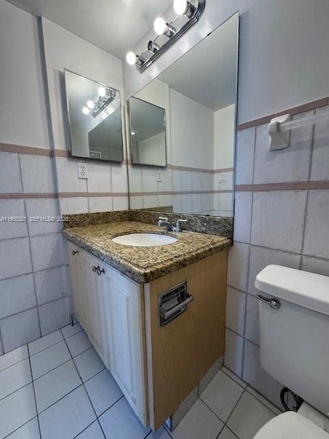 Photo of 3675 Country Club Dr  #210, Aventura, Florida, 33180 - 