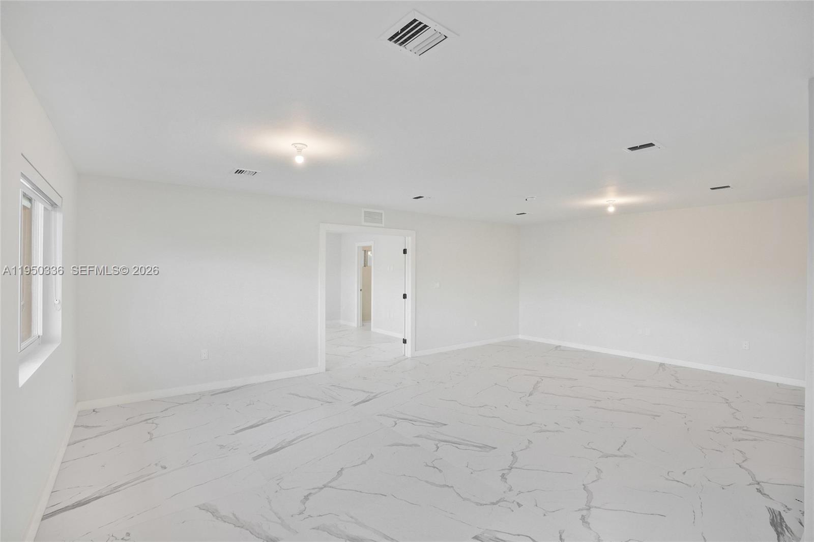   /  5600 sq. ft. $ 2026-01-21 0 Photo