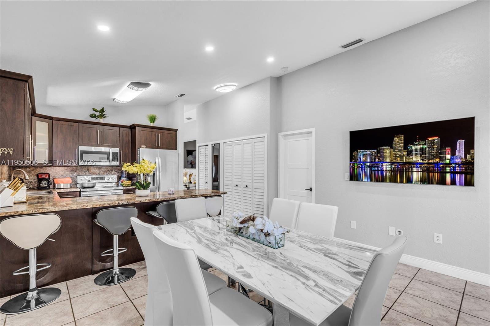 Ver detalles 7579 4 / 2 1430 sq. ft. $ 2026-05-26 0 foto