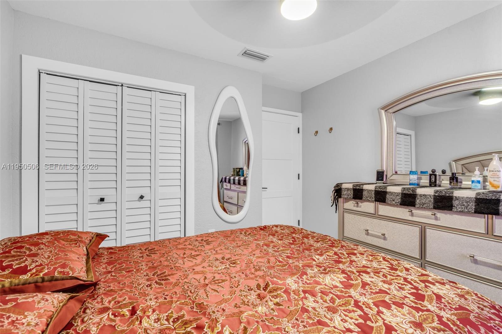 Ver detalles 7579 4 / 2 1430 sq. ft. $ 2026-05-26 0 foto