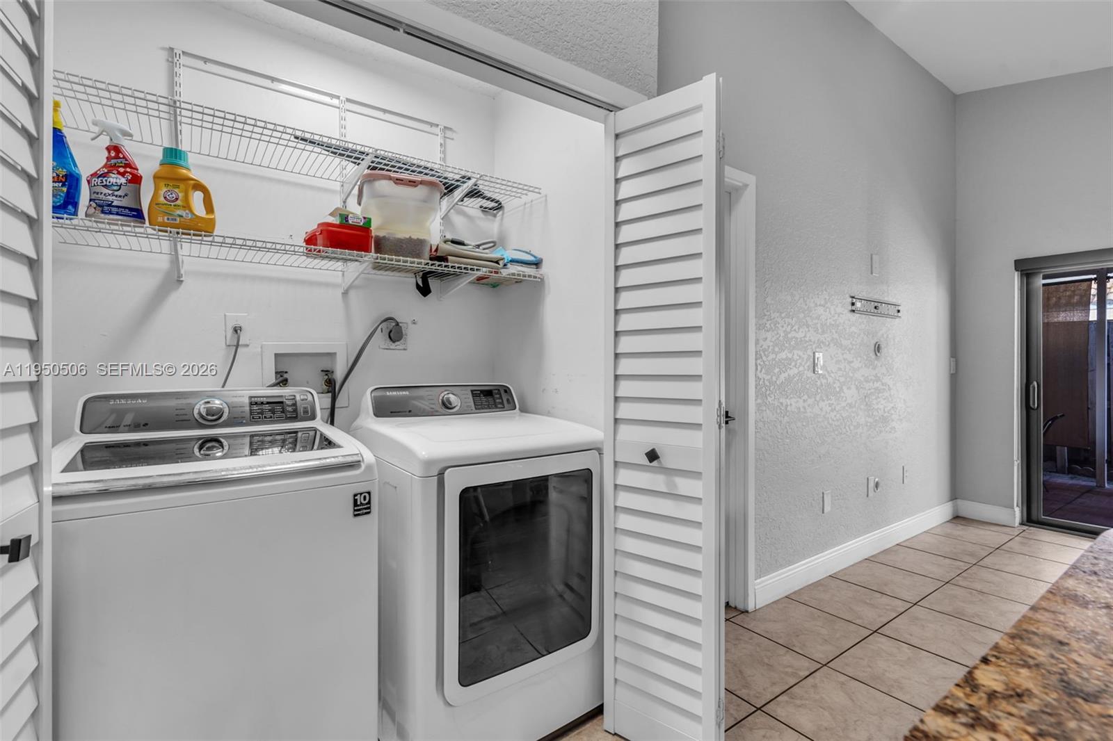 Ver detalles 7579 4 / 2 1430 sq. ft. $ 2026-05-26 0 foto