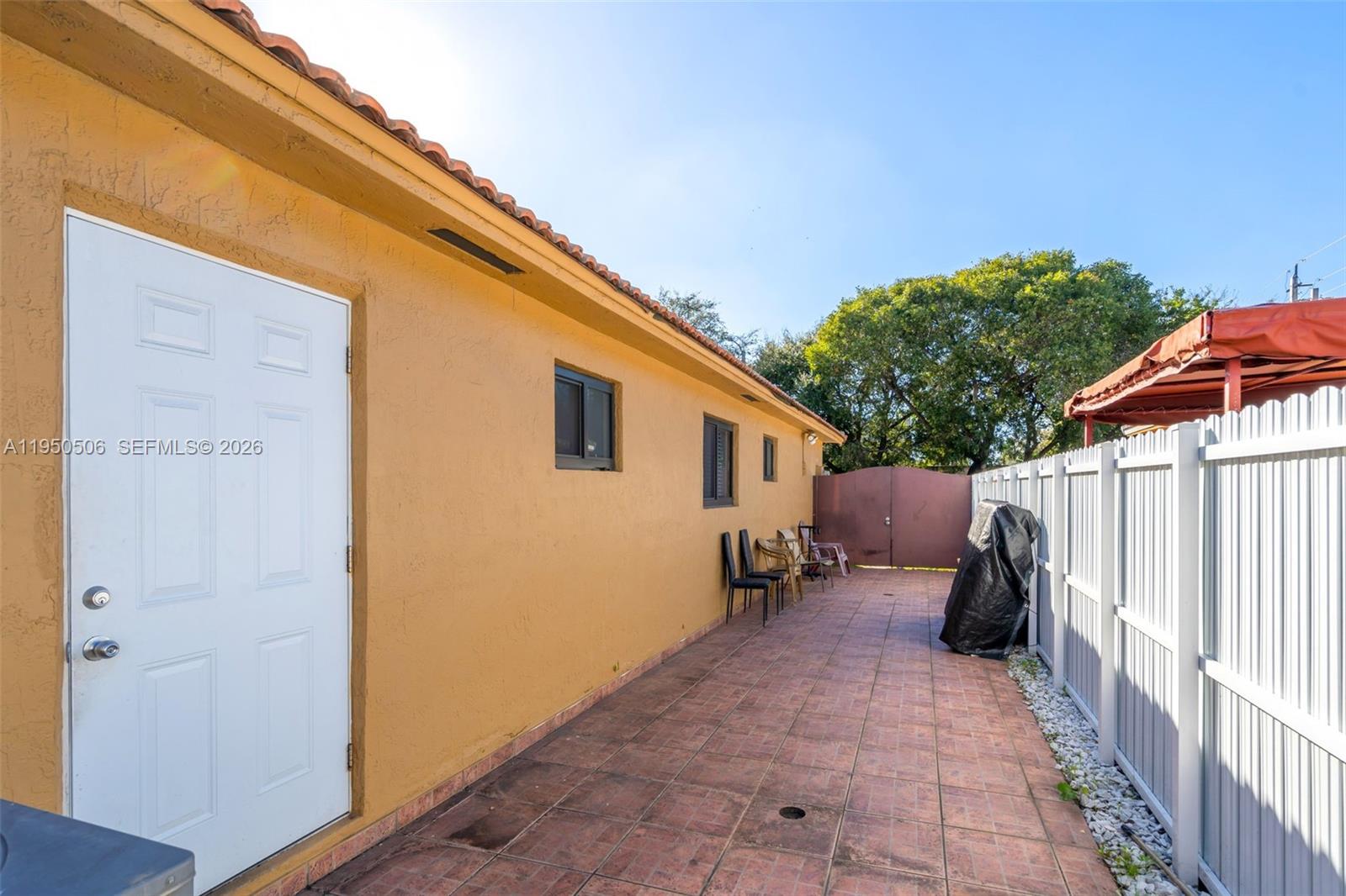 Ver detalles 7579 4 / 2 1430 sq. ft. $ 2026-05-26 0 foto