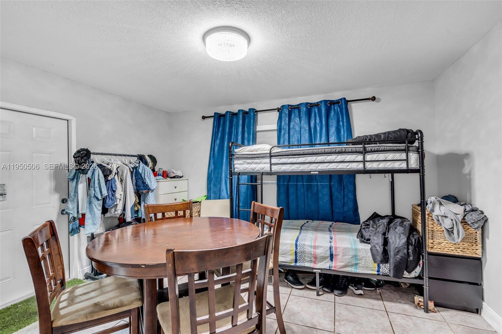 Ver detalles 7579 4 / 2 1430 sq. ft. $ 2026-05-26 0 foto