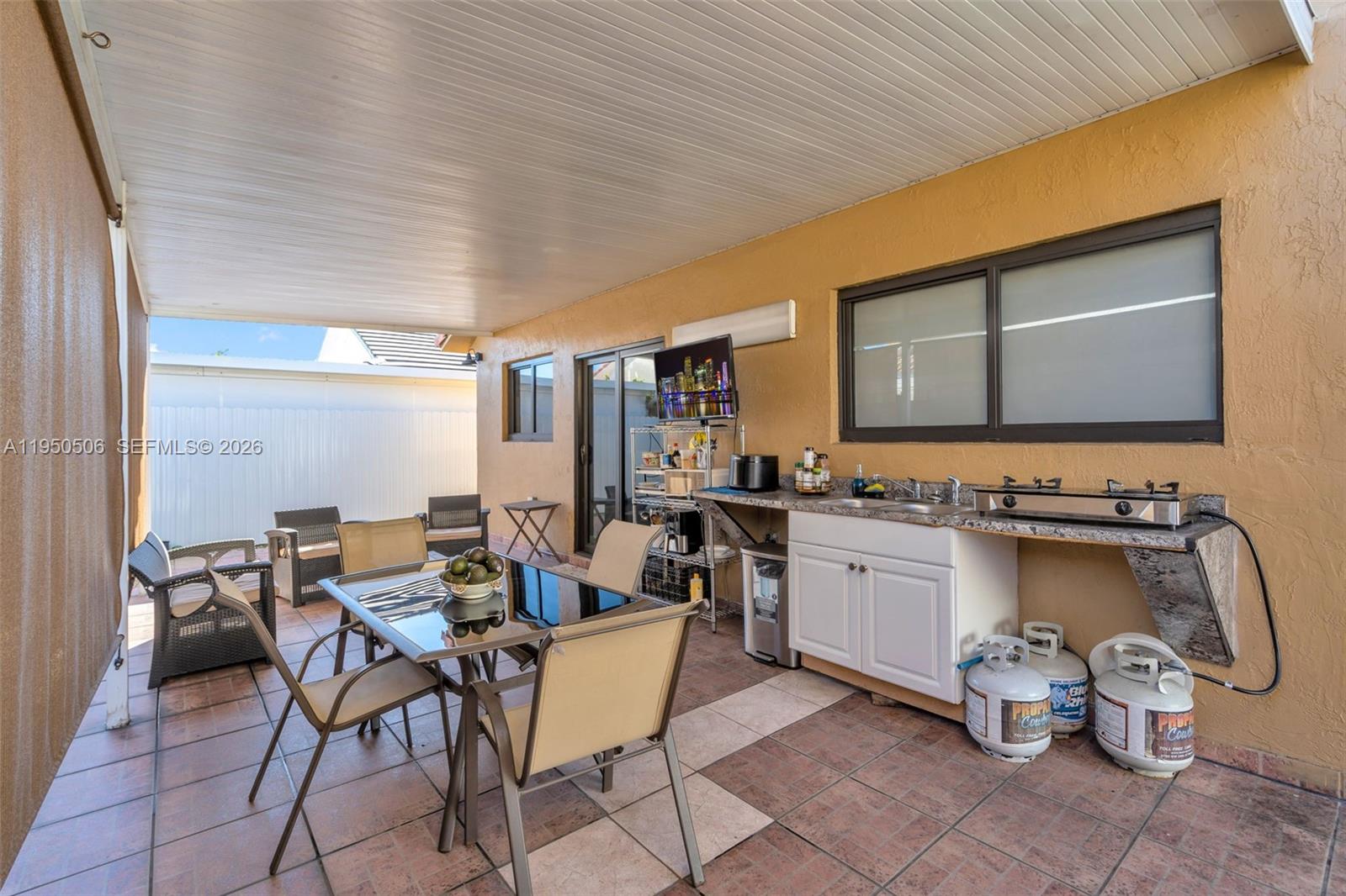 Ver detalles 7579 4 / 2 1430 sq. ft. $ 2026-05-26 0 foto