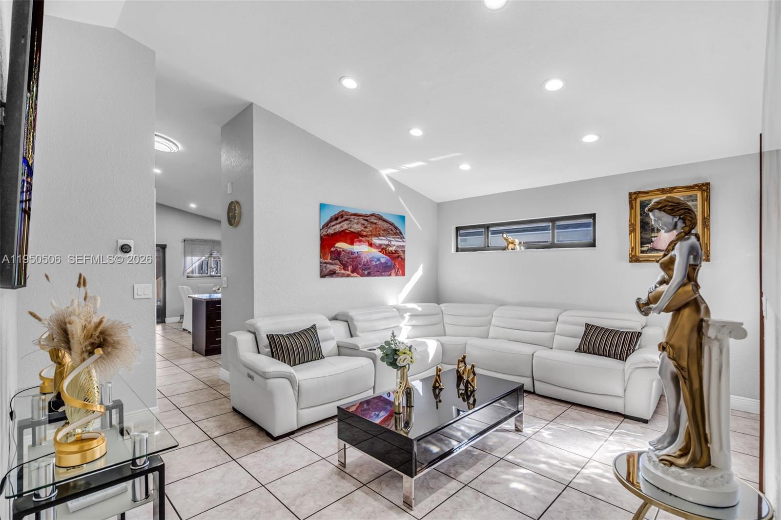 Ver detalles 7579 4 / 2 1430 sq. ft. $ 2026-05-26 0 foto