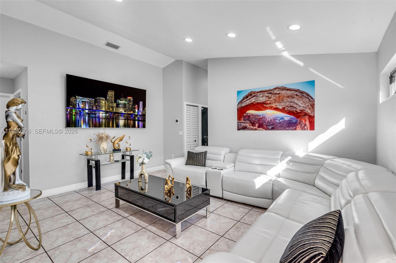 Ver detalles 7579 4 / 2 1430 sq. ft. $ 2026-05-26 0 foto