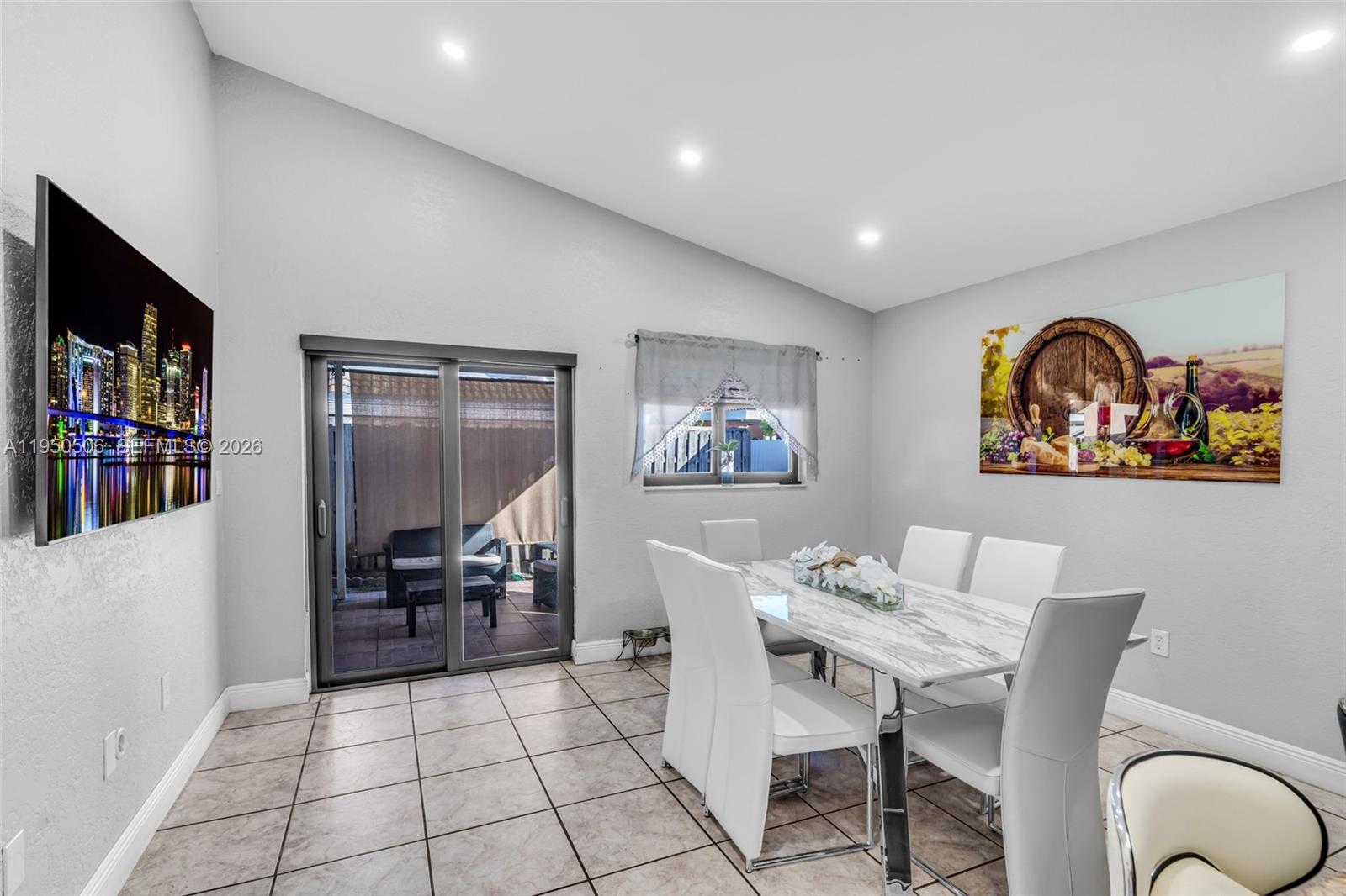 Ver detalles 7579 4 / 2 1430 sq. ft. $ 2026-05-26 0 foto