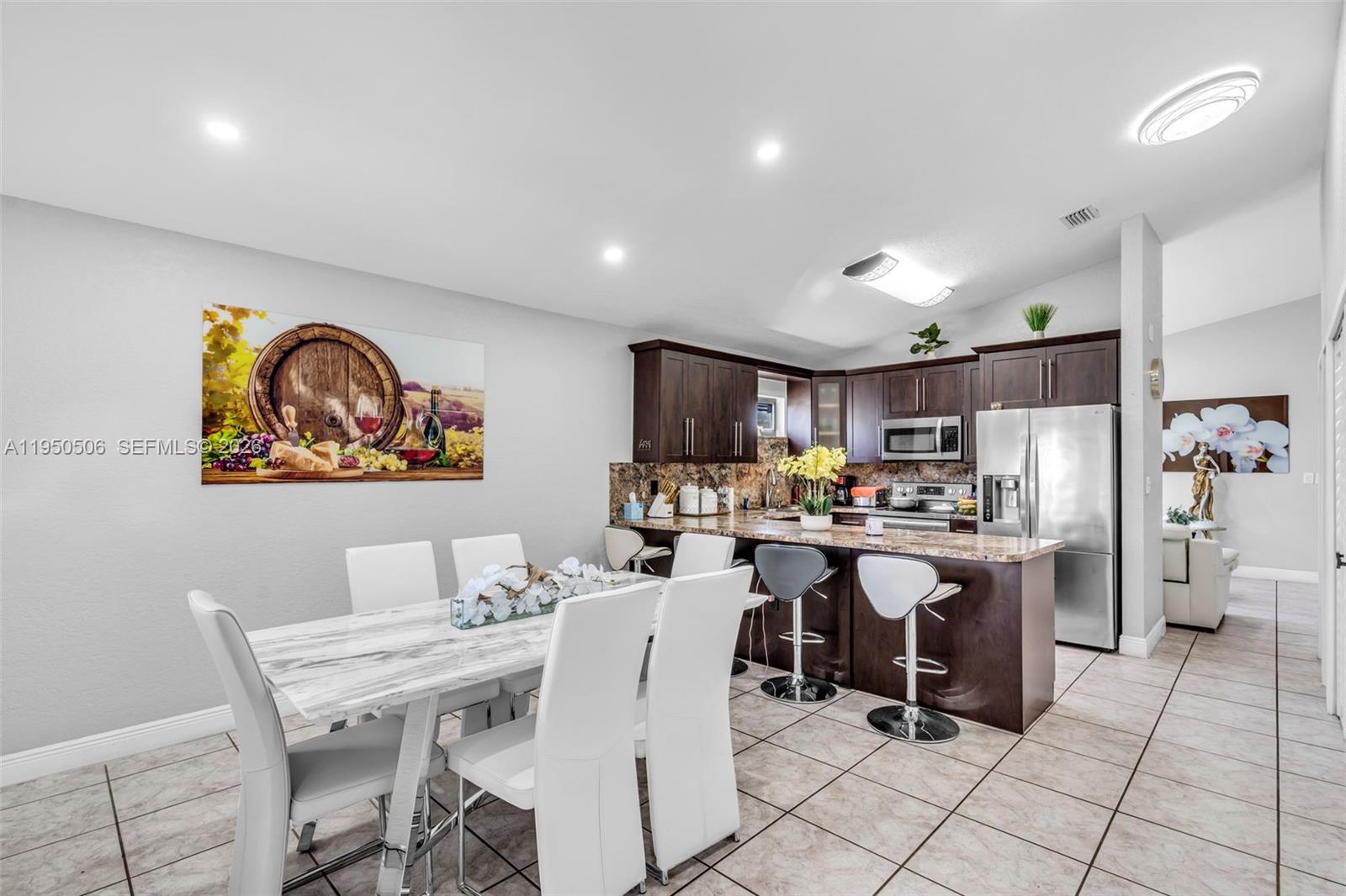Ver detalles 7579 4 / 2 1430 sq. ft. $ 2026-05-26 0 foto