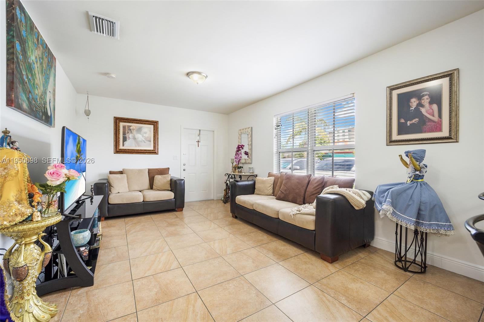   /  1986 sq. ft. $ 2026-01-22 0 Photo