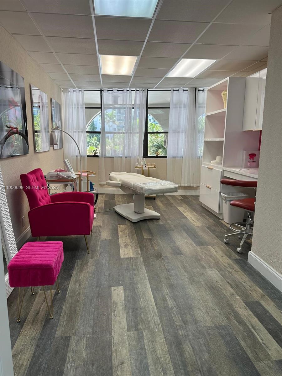 206  /   кв.футов $ 2026-01-22 0 Фото