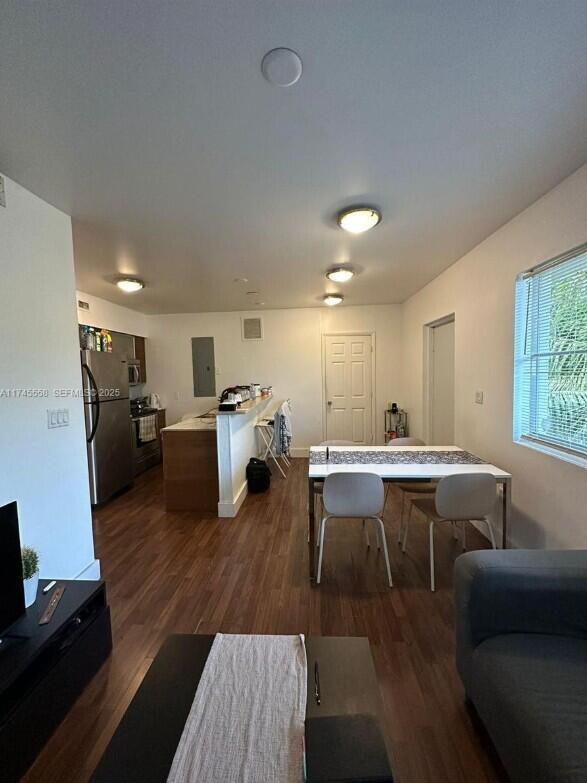   / 8 4254 sq. ft. $ 2026-06-21 0 foto