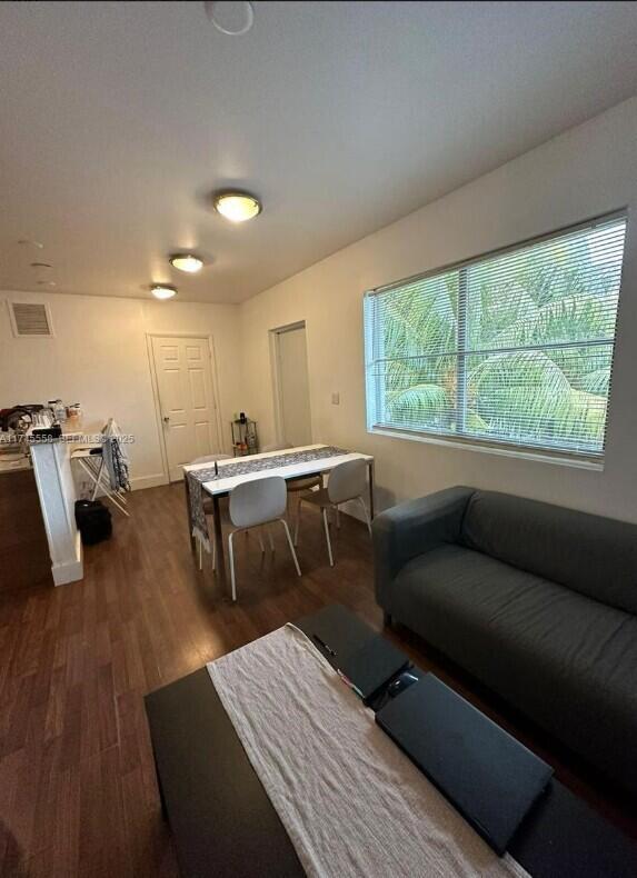  / 8 4254 sq. ft. $ 2026-06-21 0 foto