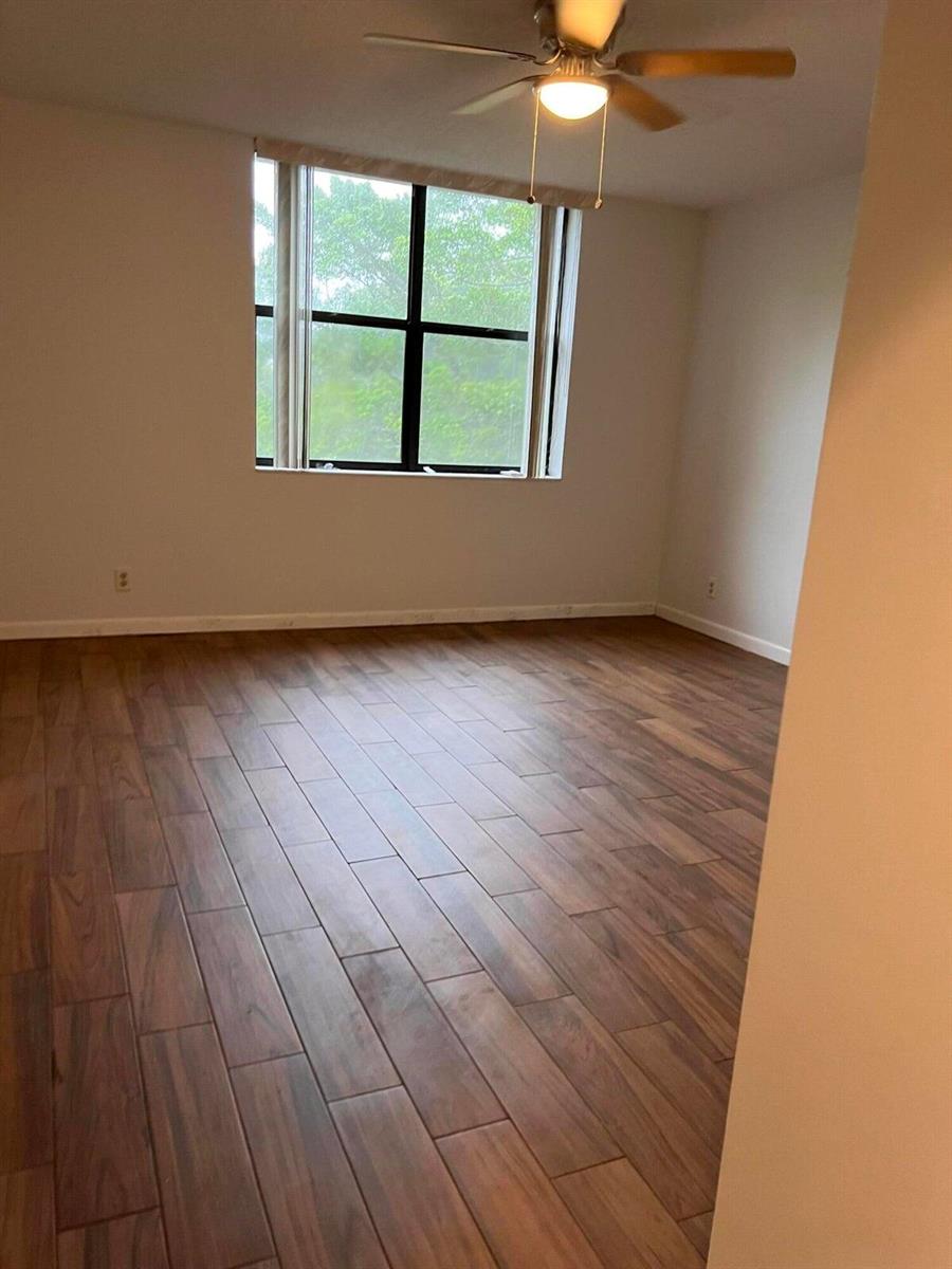 Ver detalles D404 2 / 2 1310 sq. ft. $ 2026-06-14 0 foto