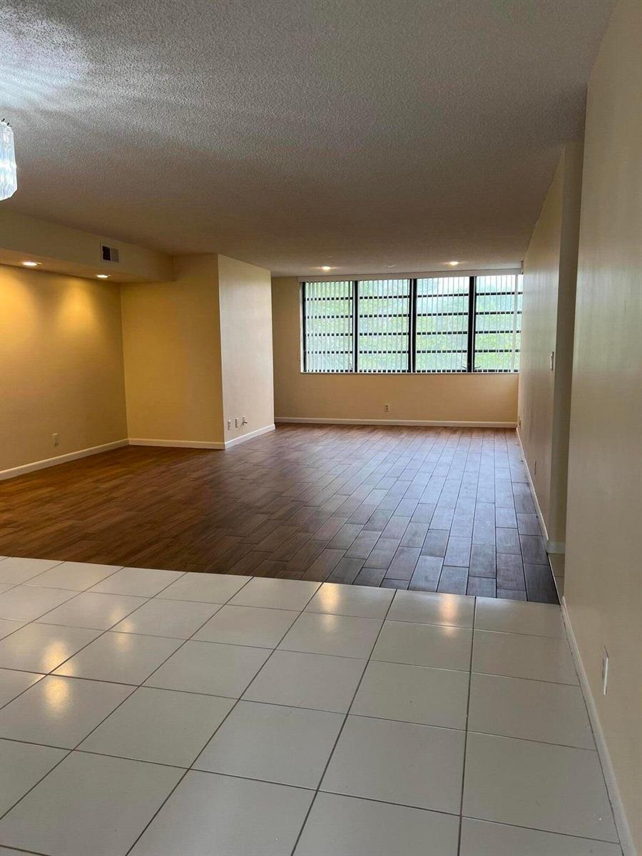 Ver detalles D404 2 / 2 1310 sq. ft. $ 2026-06-14 0 foto