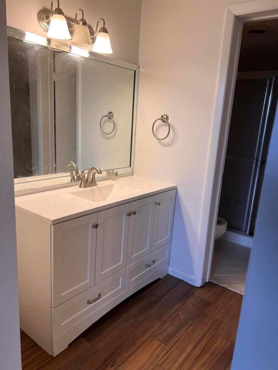 Ver detalles D404 2 / 2 1310 sq. ft. $ 2026-06-14 0 foto