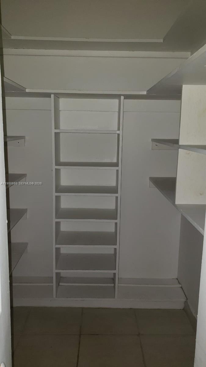 See details 207 1 / 1 700 sq. ft. $ 2026-02-04 0 Photo