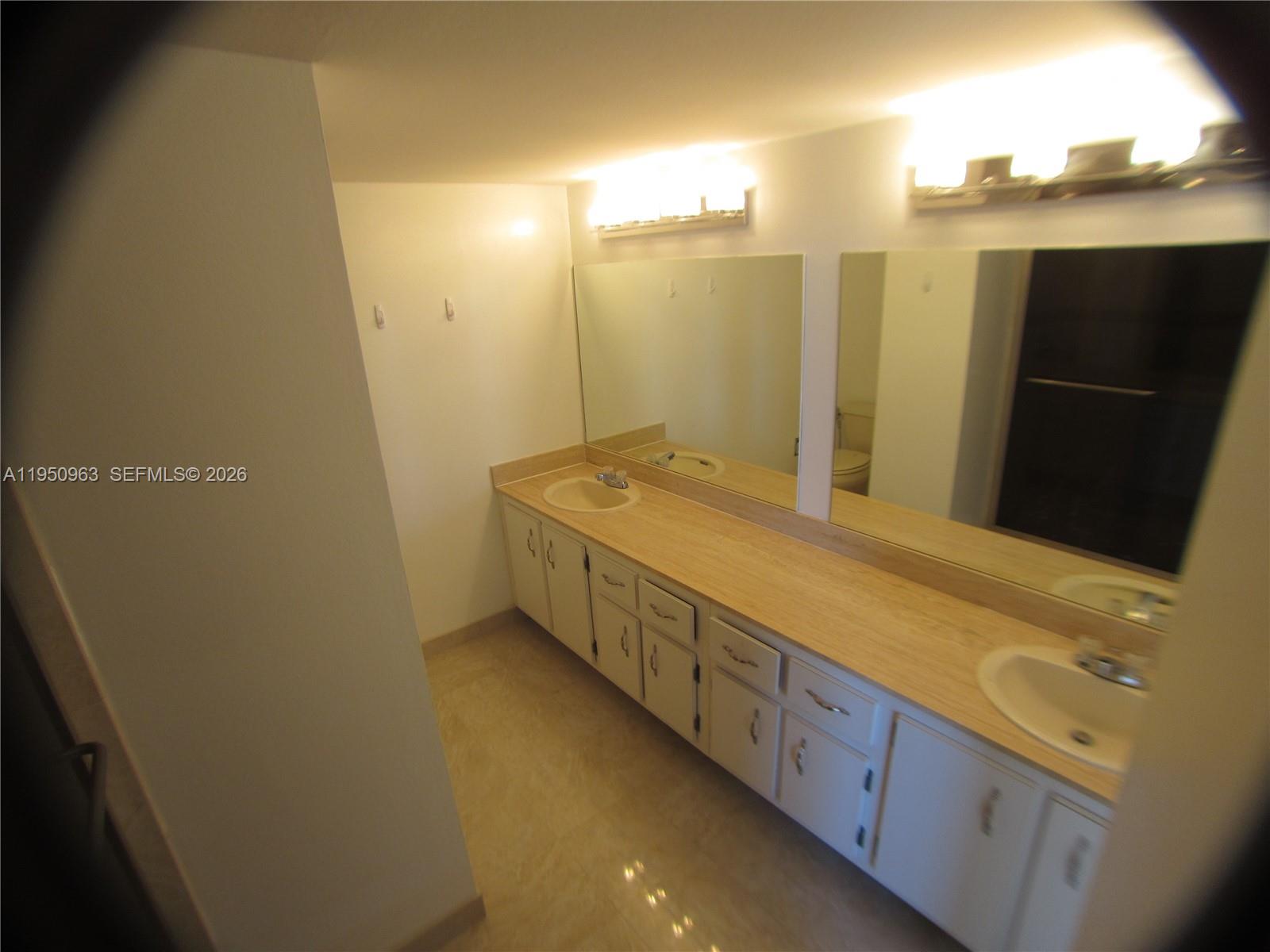 Photo of 500 Three Islands Blvd  #918, Hallandale Beach, Florida, 33009 - Master Bathroom