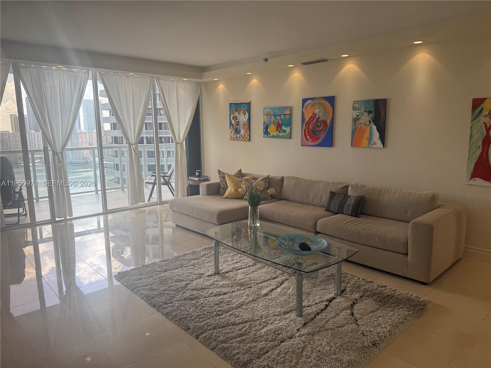 2402 3 / 3 2130 sq. ft. $ 2026-03-18 0 foto