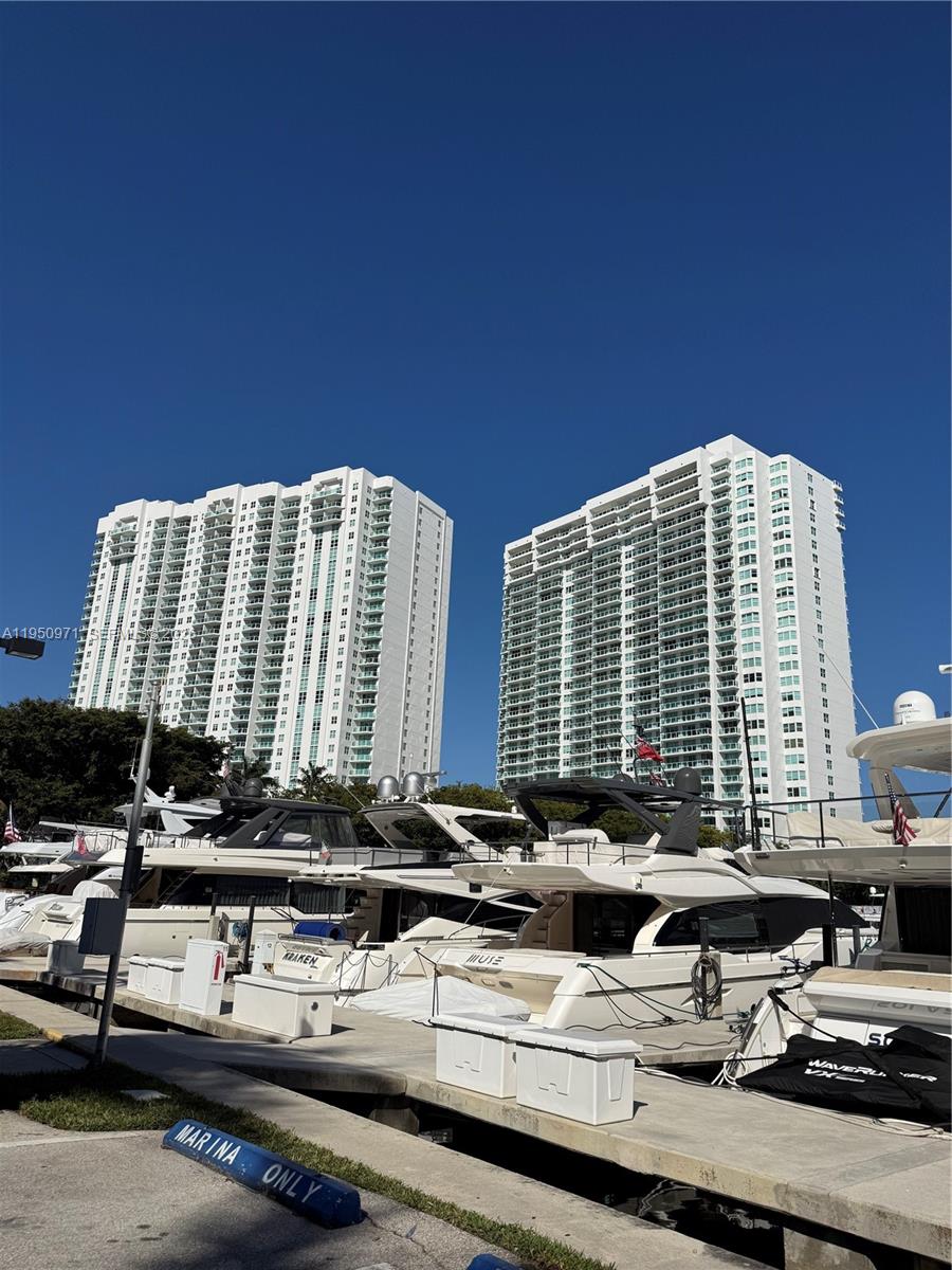 2402 3 / 3 2130 sq. ft. $ 2026-03-18 0 foto