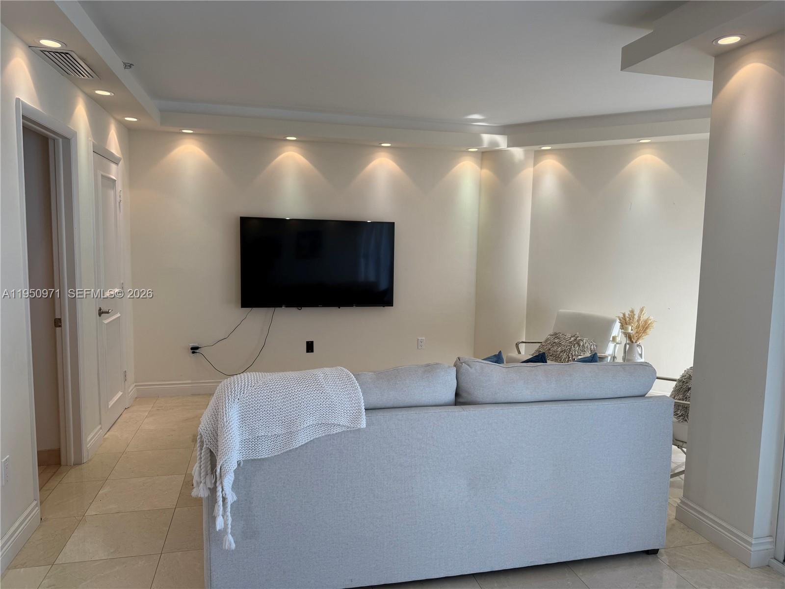 2402 3 / 3 2130 sq. ft. $ 2026-01-22 0 Photo