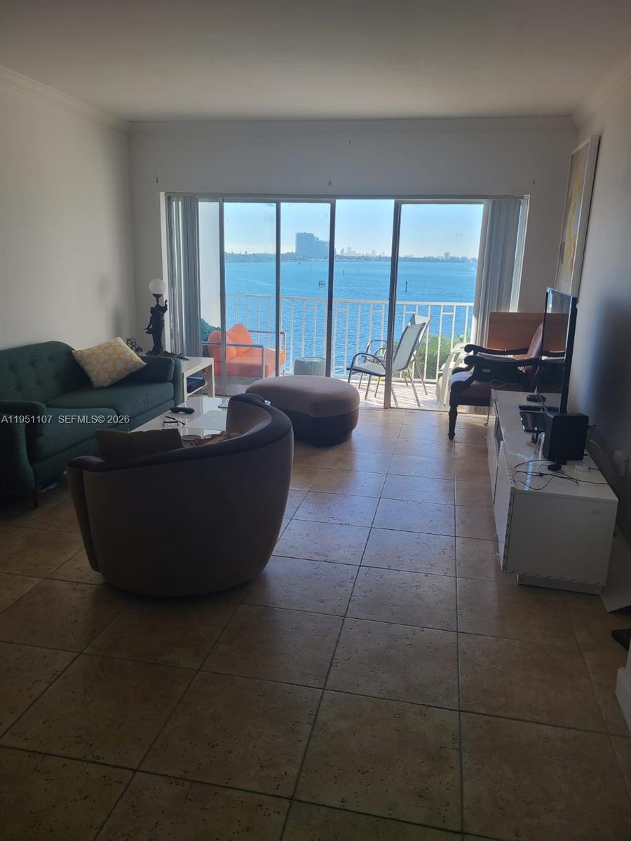 Ver detalles 318 1 / 1 762 sq. ft. $ 2026-02-07 0 foto