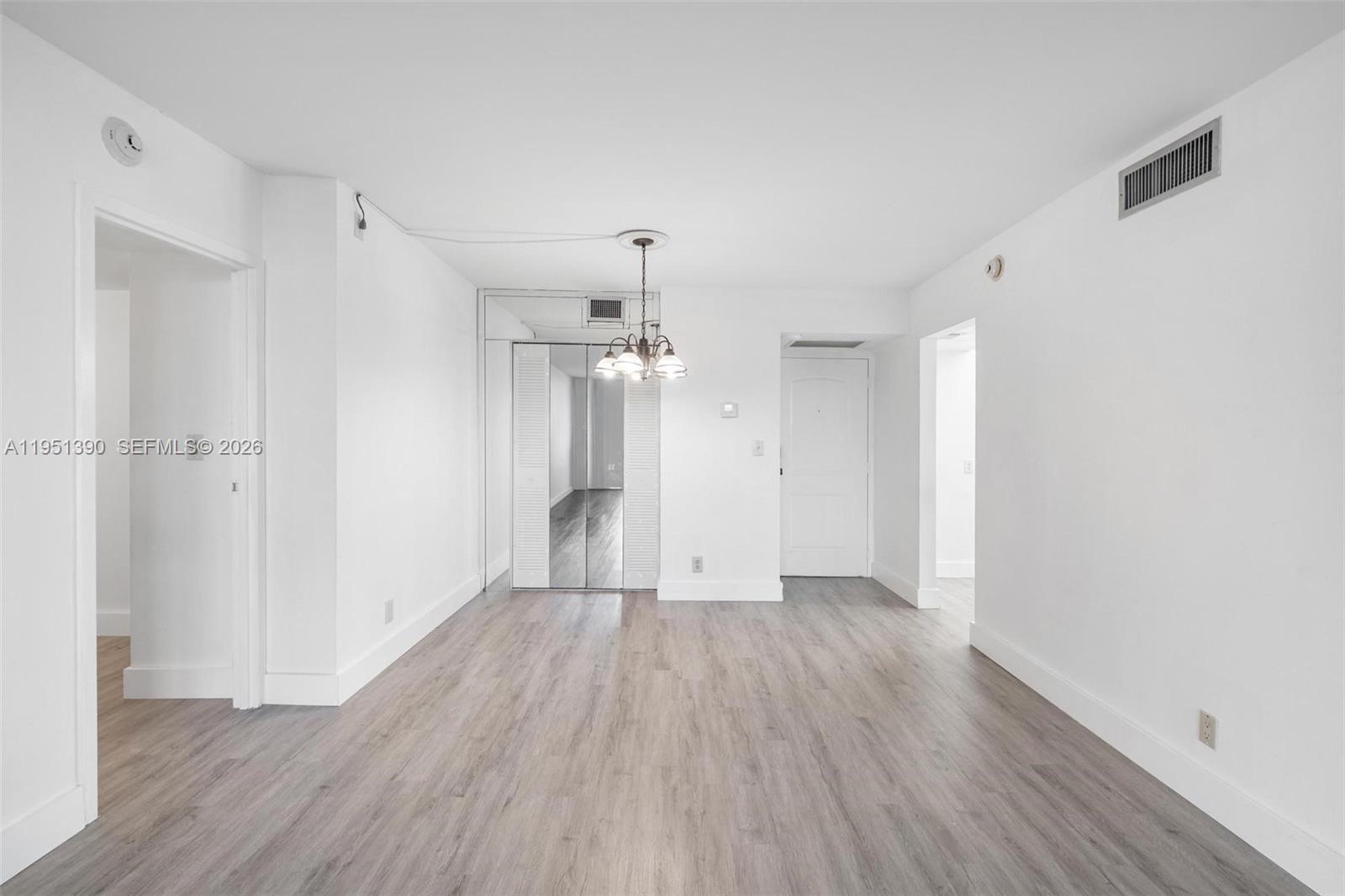 229 2 / 2 1331 sq. ft. $ 2026-01-23 0 foto