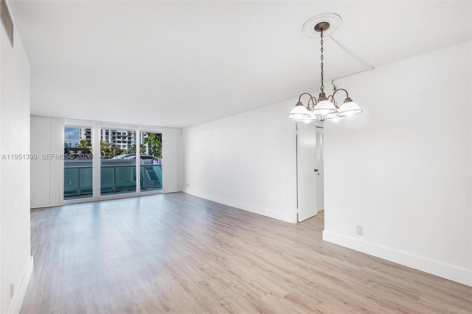 229 2 / 2 1331 sq. ft. $ 2026-01-23 0 foto